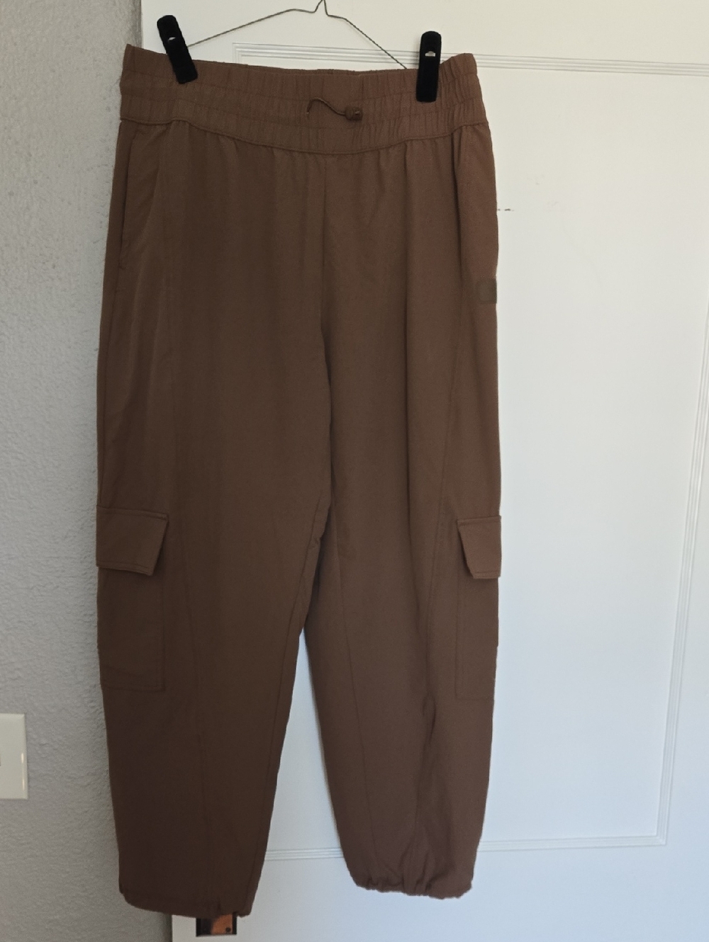 Women's Cargo Jogger Pants in Brown